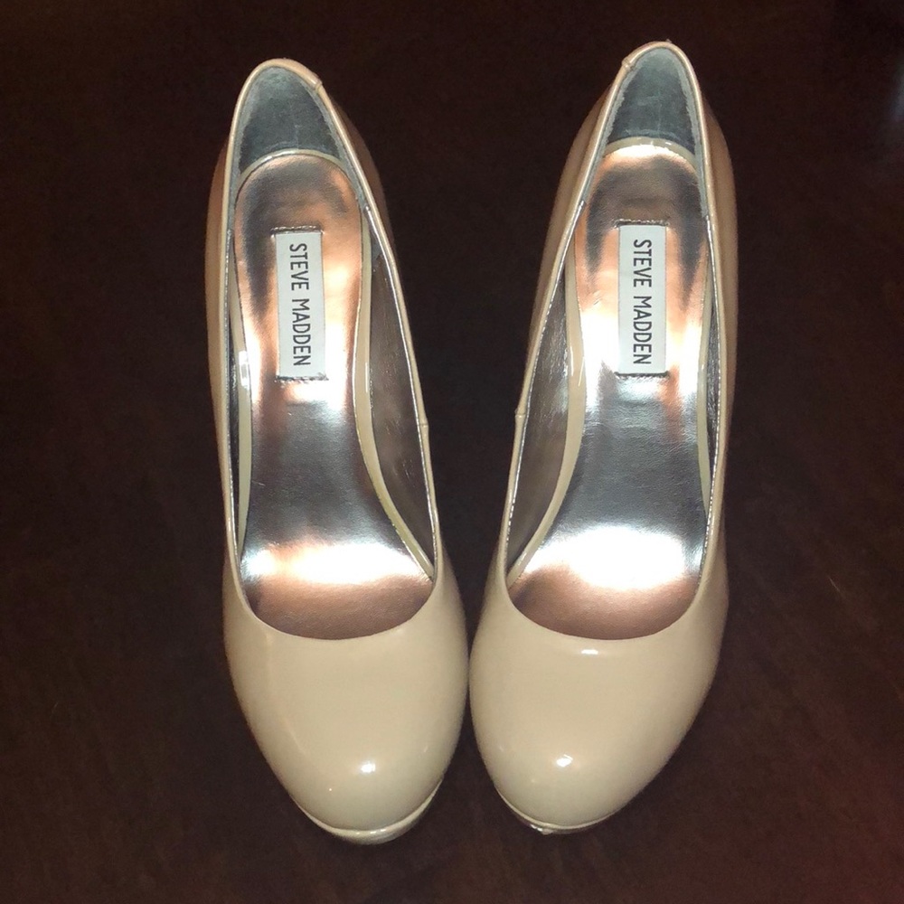 Steve Madden Nude Pumps